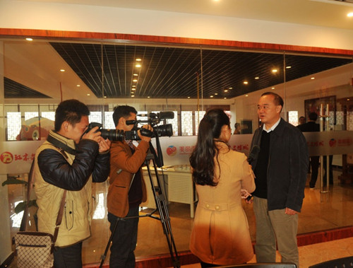 连漪院长接受当地媒体采访