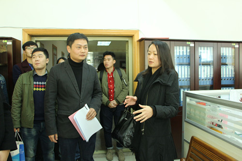 学院副书记张瑞陪同参观
